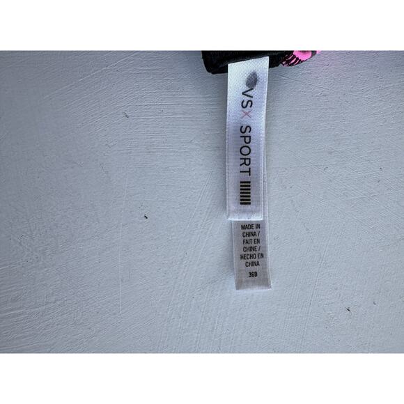 Victoria’s Secret VSX Dots Sports Bra Size 36D Racerback Exercise Yoga Workout - Picture 2 of 4